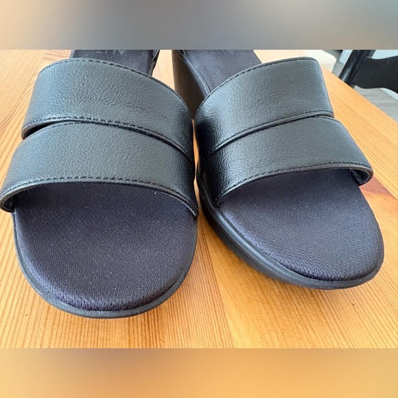 NATURALIZER STRAPPY BLACK FAUX LEATHER OPEN TOE BLACK SANDAL 7.5 LIKE NEW - Picture 10 of 12